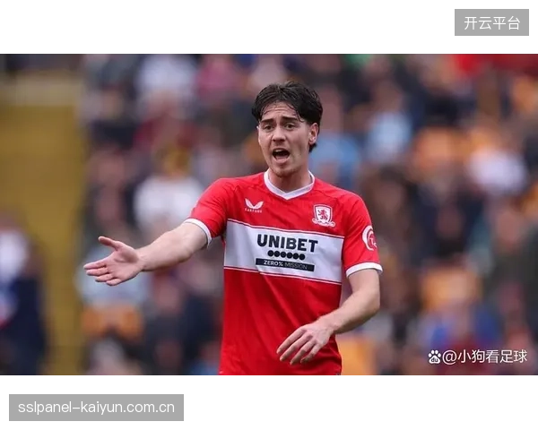 埃弗顿在米堡中场哈克尼的争夺中处于领先，其出色的持球推进能力是太妃糖所需。